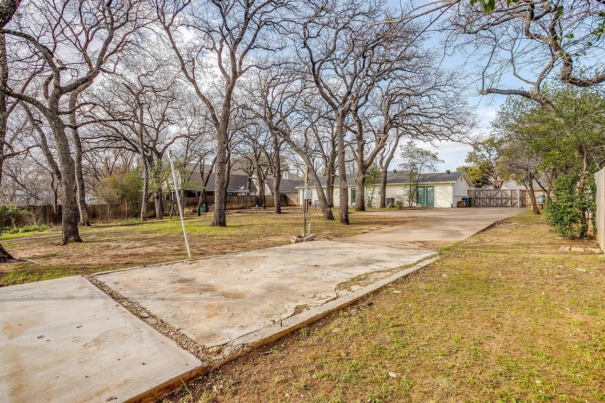 More Photos Of 2418 Cales Dr, Arlington Office Residential For Sale