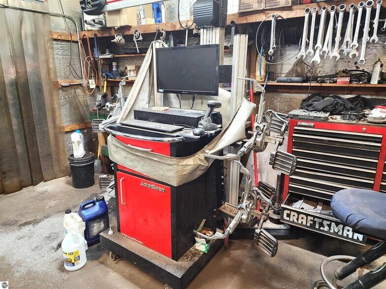 More Photos Of 14388 9 Mile Rd, Kaleva Auto Repair For Sale