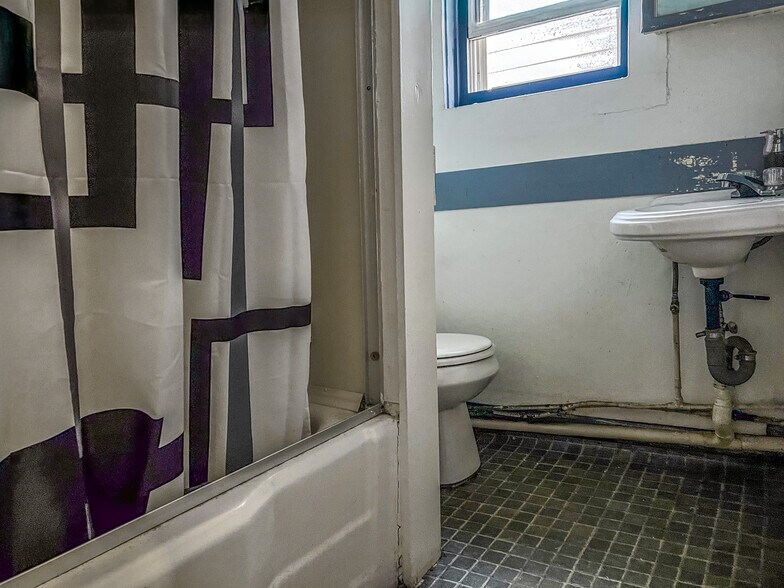 More Photos Of 153 Main St, Delhi Apartments For Sale