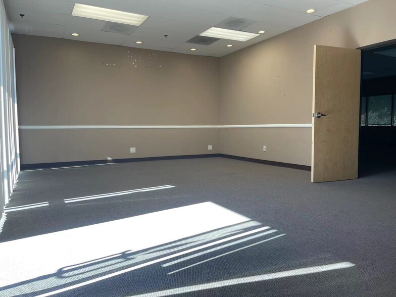 More Photos Of 20 E Foothill Blvd, Arcadia Loft Creative Space For Lease