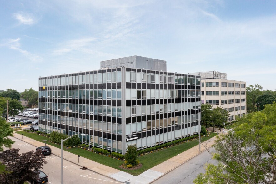 More Photos Of 100 Merrick Rd, Rockville Centre Office For Lease