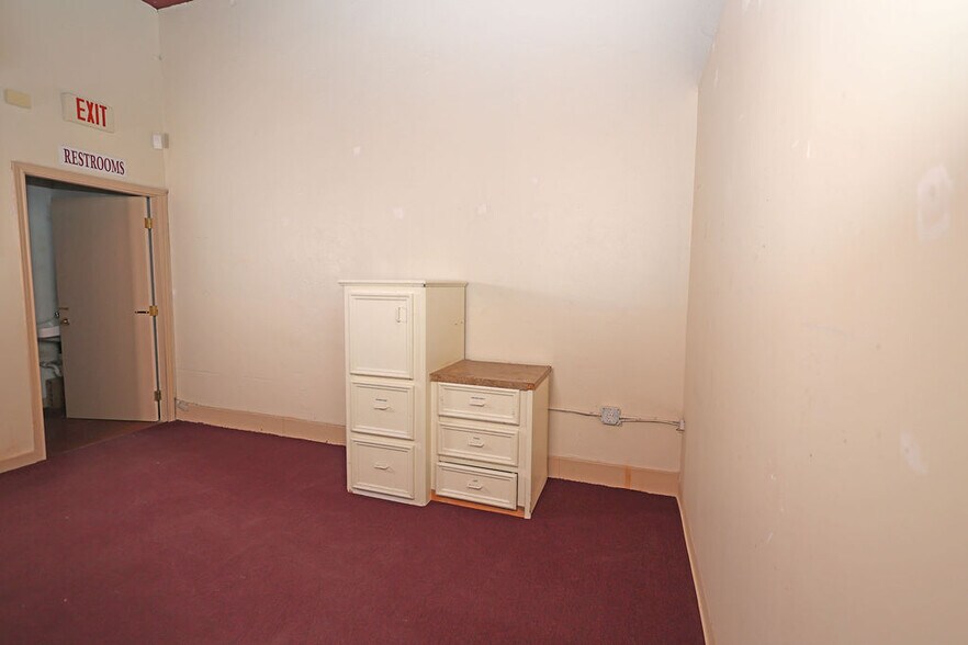 More Photos Of 303 E Main St, Humble Office For Lease