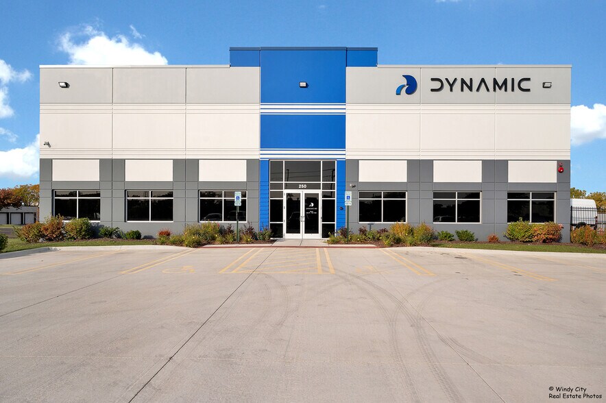 Primary Photo Of 250 N Schmale Rd, Carol Stream Warehouse For Lease