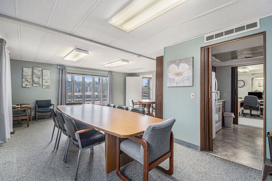 More Photos Of 302 S 74th St, Omaha Office For Sale