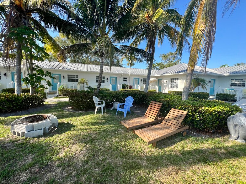 More Photos Of 2502 Tamarind Dr, Fort Pierce Hotel For Sale