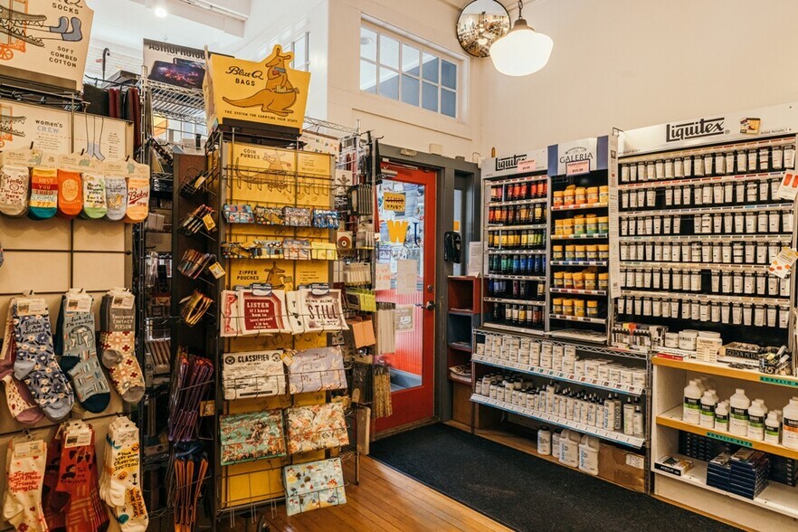 More Photos Of 38 Railroad St, Great Barrington Storefront For Lease