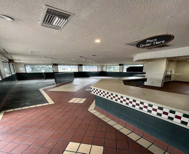More Photos Of 124 N Chicago Ave, South Milwaukee Restaurant For Sale