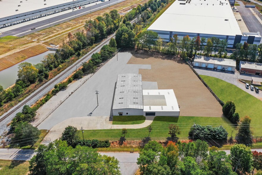More Photos Of 130 Pine Grove Rd, Locust Grove Warehouse For Lease