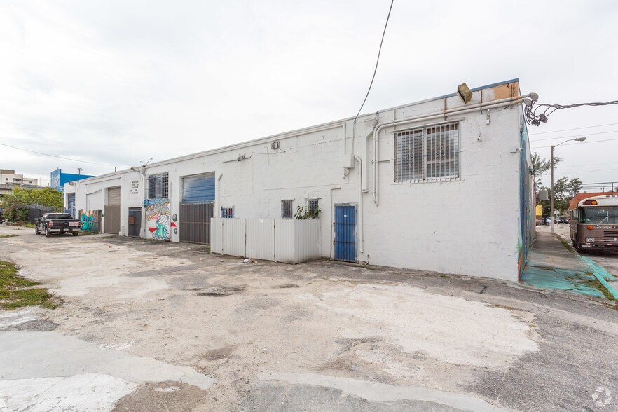 More Photos Of 591-599 NW 71st St, Miami Warehouse For Lease