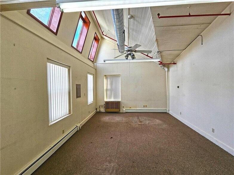 More Photos Of 102 E Station Ave, Coopersburg Office For Lease