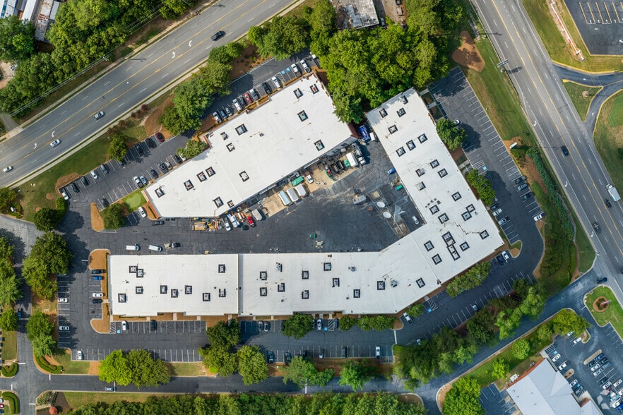 More Photos Of 200-240 Cobb Pky N, Marietta Unknown For Lease