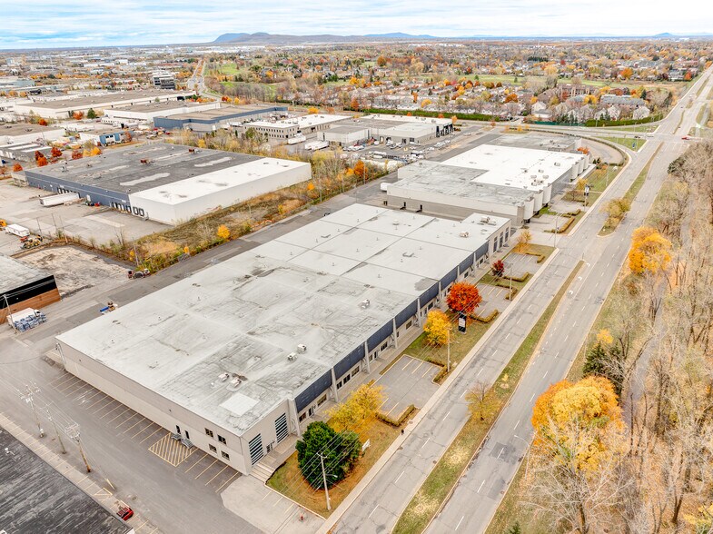 More Photos Of 839-859 Jean-Paul-Vincent, Longueuil Warehouse For Lease