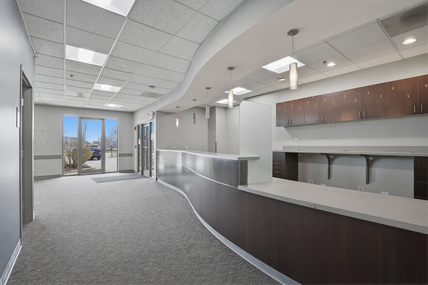 More Photos Of 390 Congress Pky, Crystal Lake Unknown For Lease