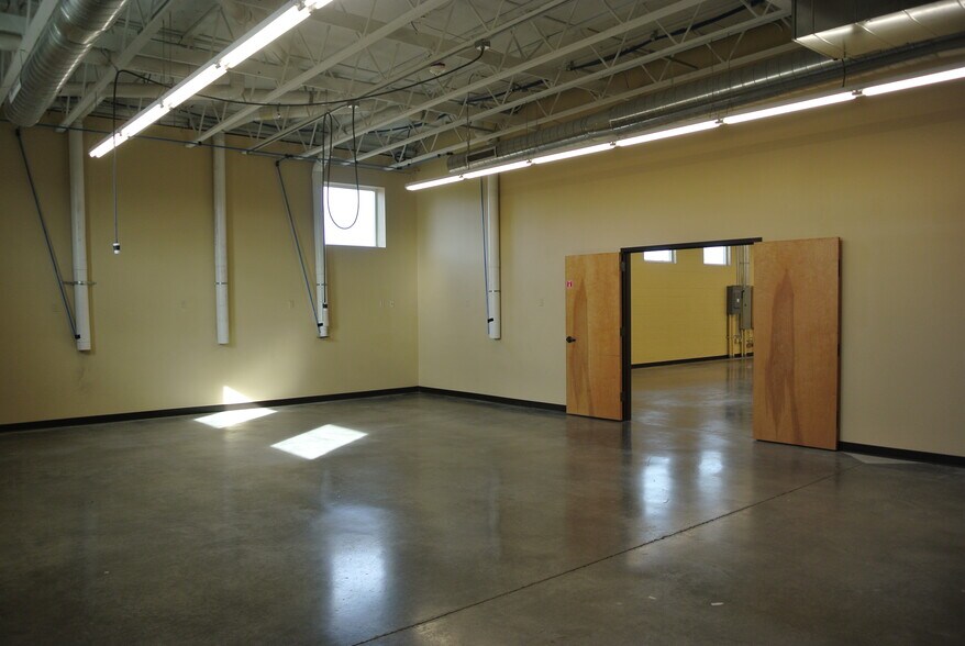 More Photos Of 3875 N Schreiber Way, Coeur d'Alene Warehouse For Lease