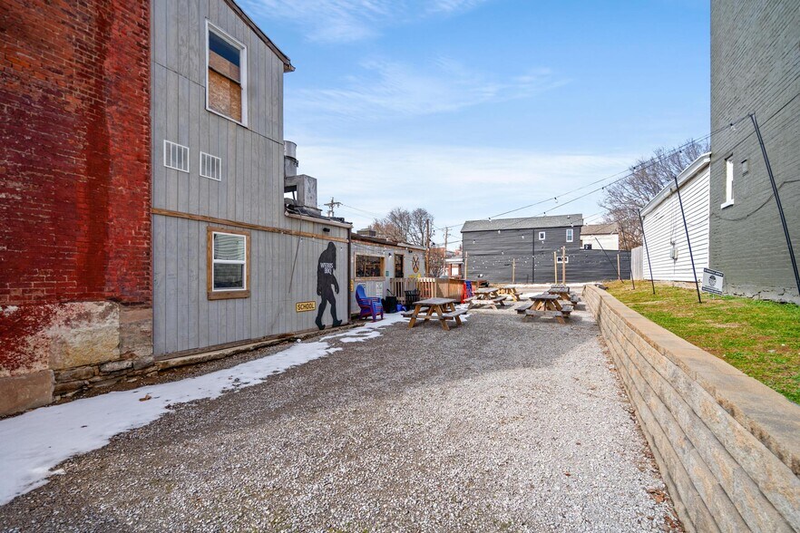 More Photos Of 115 E 9th St, Newport Restaurant For Sale