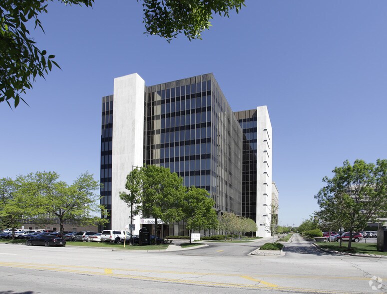 More Photos Of 8550 W Bryn Mawr Ave, Chicago Office For Lease