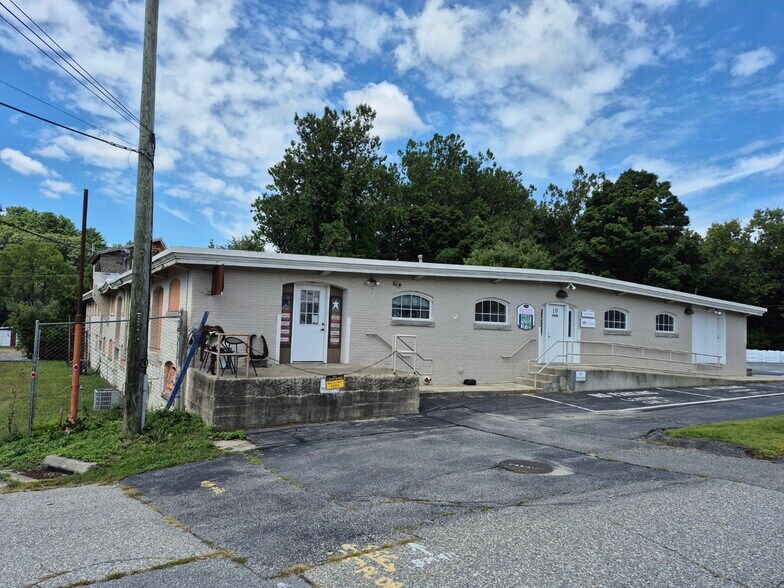 More Photos Of 19 S Walnut St, Wauregan General Retail For Sale