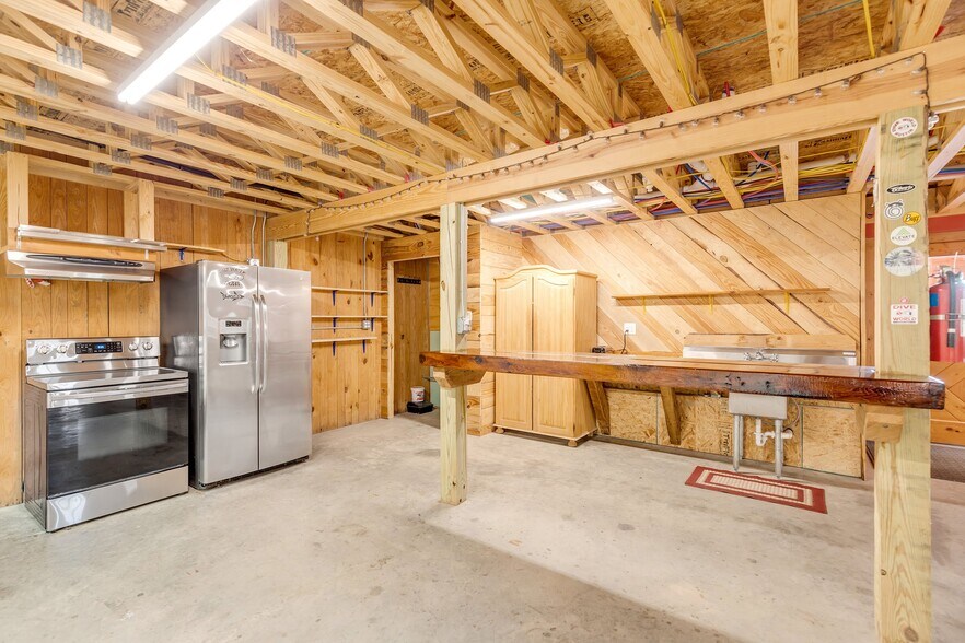 More Photos Of 1374 State Hwy 71, Bastrop Flex For Lease