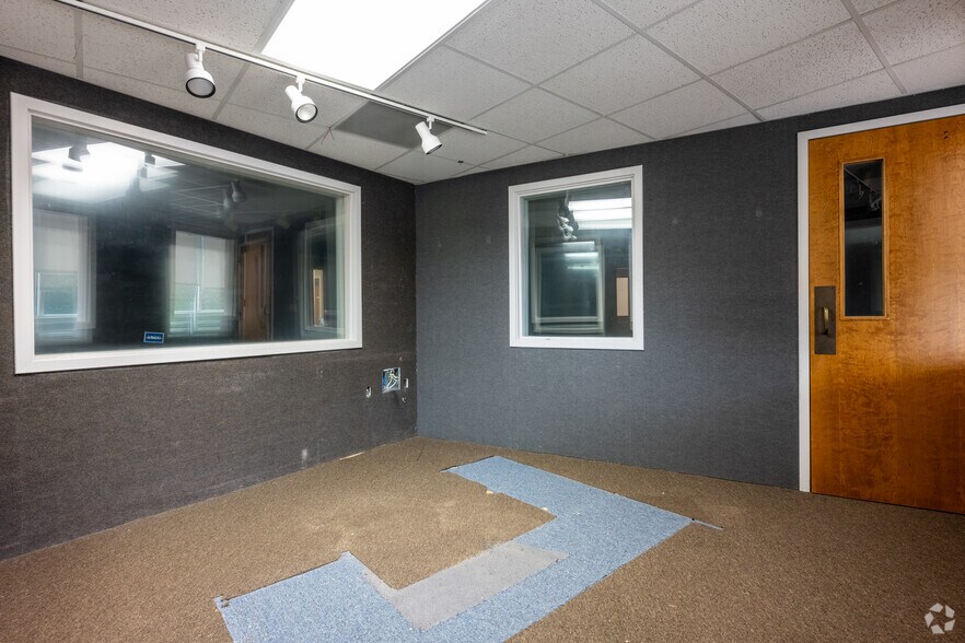 More Photos Of 2 Pai Park, Greensboro Office For Sale