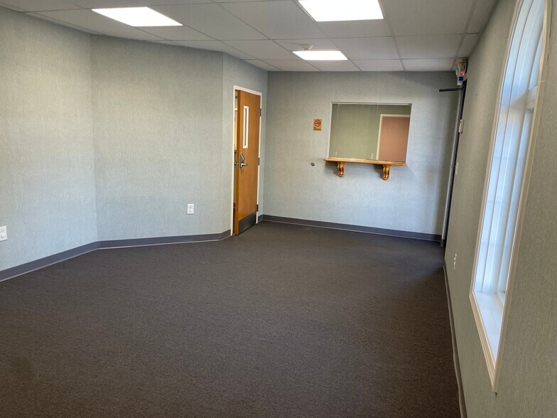 More Photos Of 2141 Eastview Pky, Conyers Office For Sale