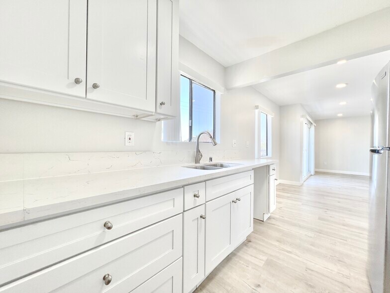 More Photos Of 7437 Haskell Ave, Van Nuys Apartments For Sale