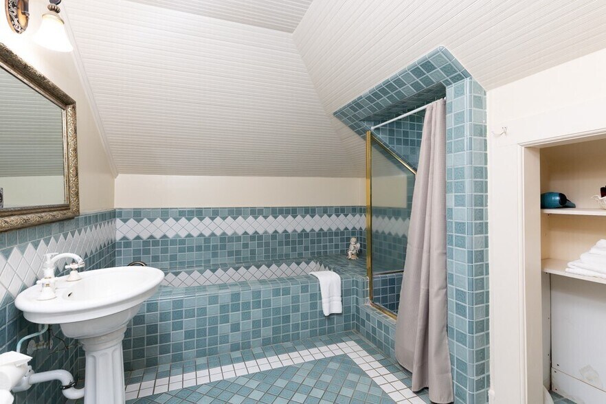 More Photos Of 620 El Salto Dr, Capitola Hospitality For Sale