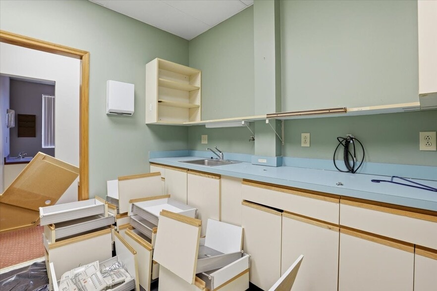 More Photos Of 107 E Vernon Ave, Kinston Healthcare For Sale