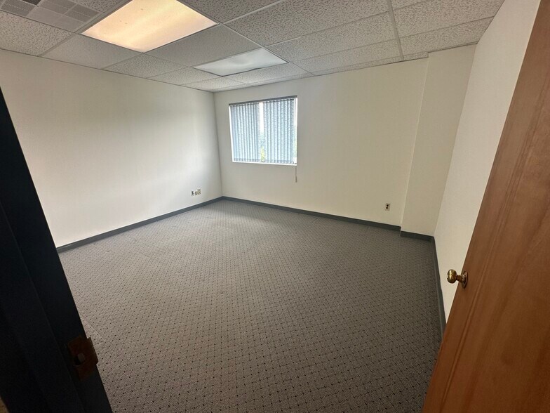 More Photos Of 886 Belmont Ave, North Haledon Storefront Retail Office For Lease