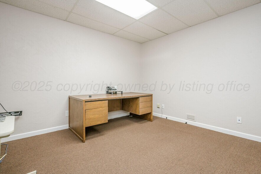 More Photos Of 1505 N Banks St, Pampa Office For Sale