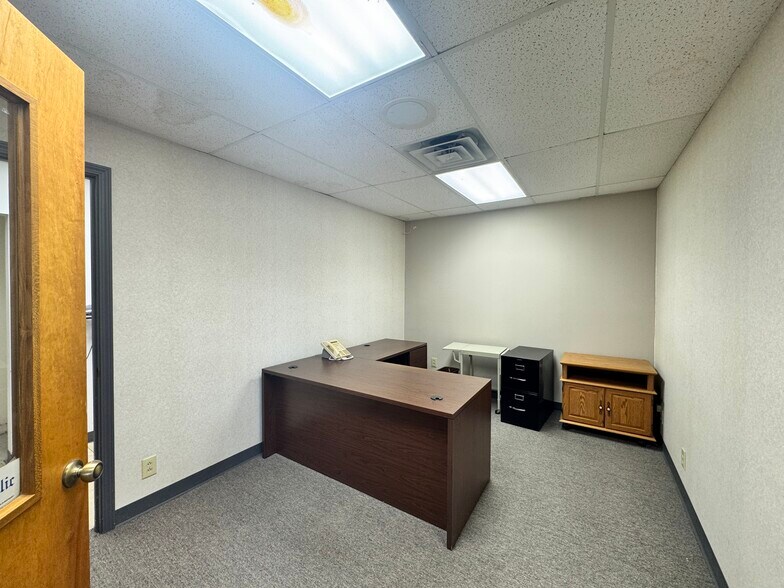 More Photos Of 525 E Hartman Rd, Anderson Medical For Sale