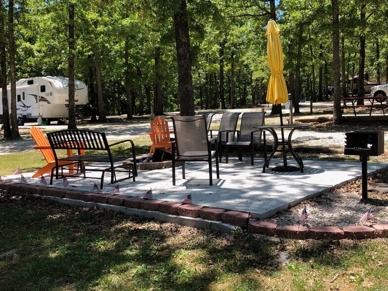 More Photos Of 4171 E US Highway 54, Linn Creek Trailer Camper Park For Sale