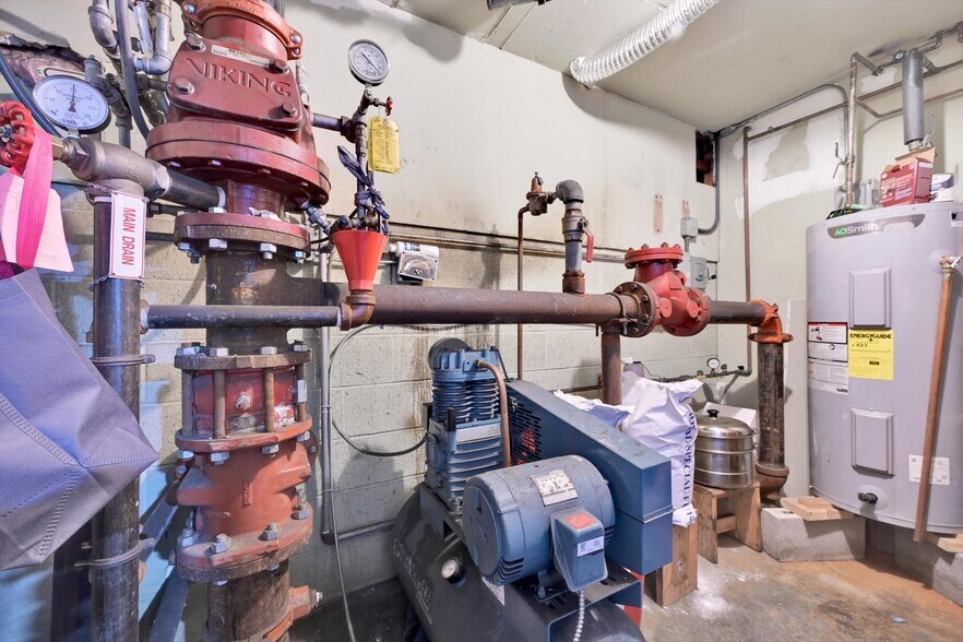 More Photos Of 280 Grand St, Hamburg Warehouse For Sale