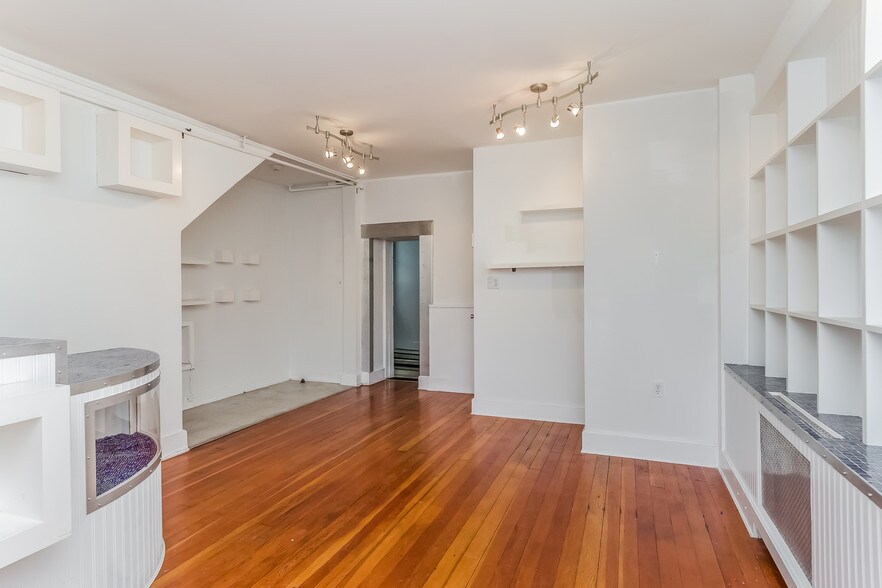 More Photos Of 29 Race St, Frenchtown Storefront Retail Office For Sale