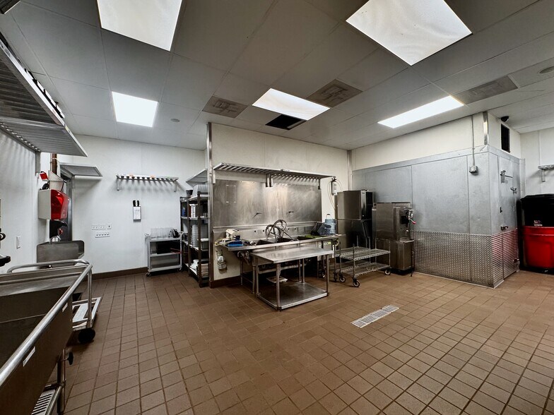 More Photos Of 5015 Hinkleville Rd, Paducah Restaurant For Lease