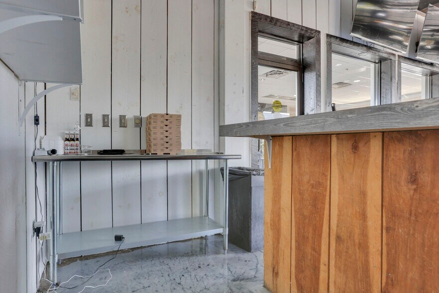 More Photos Of 1122 Hebron Rd, Heath Restaurant For Sale