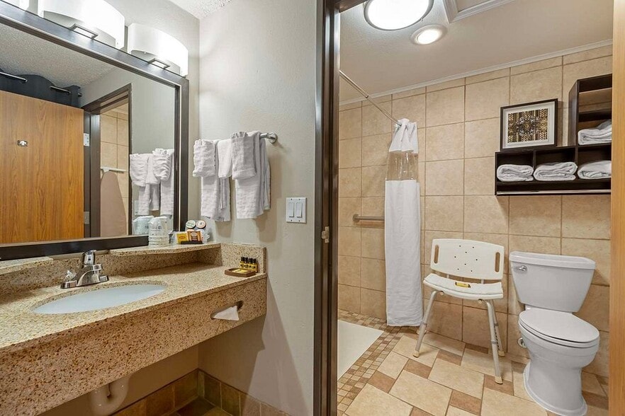 More Photos Of 4706 S 108th St, Omaha Hotel For Sale