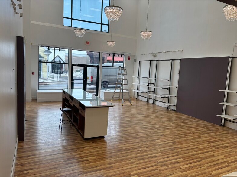 More Photos Of 9 Bow St, Freeport General Retail For Sale
