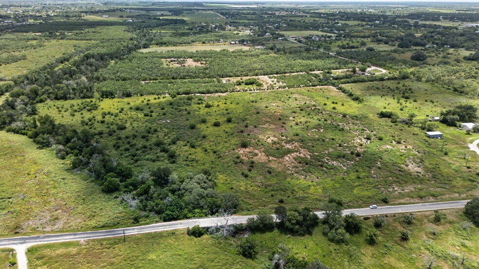 More Photos Of 180 County Road 777, Devine Land For Sale