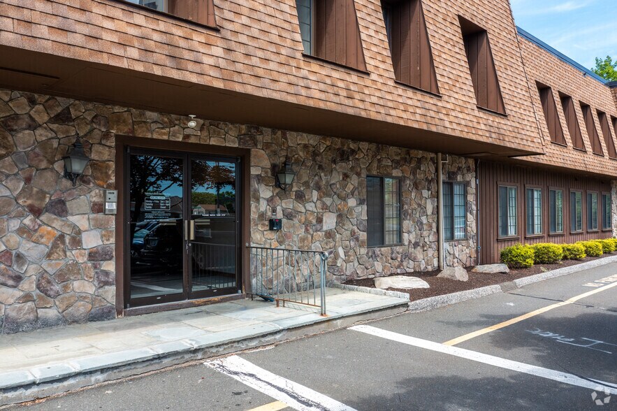 More Photos Of 304 Federal Rd, Brookfield Office For Sale