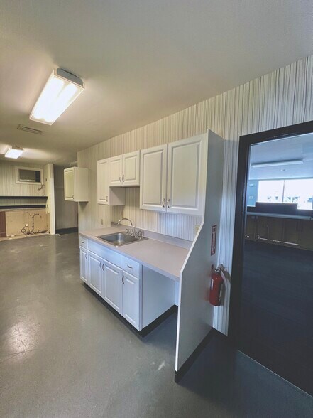 More Photos Of 630 Highland Ave, Waterbury Storefront Retail Residential For Lease