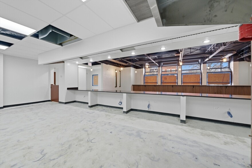 More Photos Of 2201 W Howard St, Chicago Restaurant For Lease