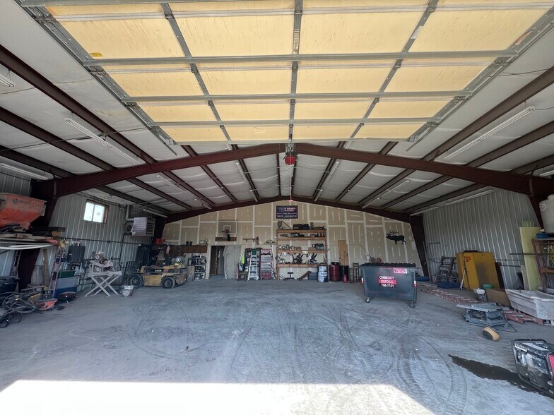 More Photos Of 1730 W Church St, Sandwich Auto Repair For Sale
