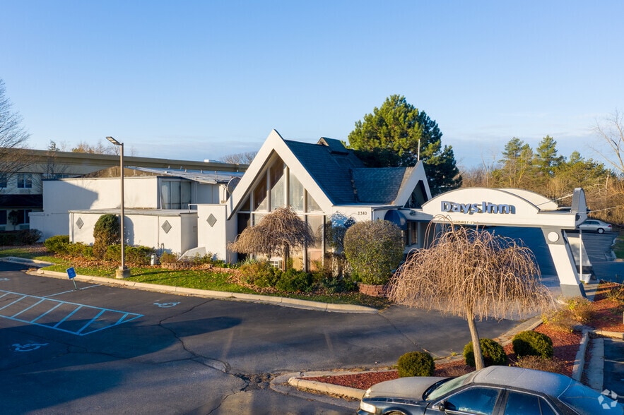 Primary Photo Of 2380 Carpenter Rd, Ann Arbor Hotel For Sale