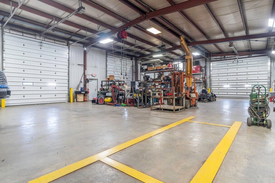 More Photos Of 14617 Kettlersville Rd, Wapakoneta Light Distribution For Sale