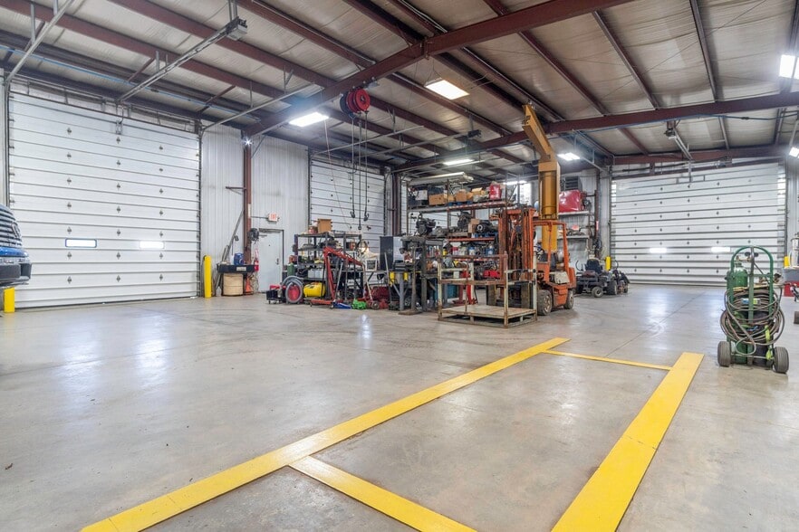 More Photos Of 14617 Kettlersville Rd, Wapakoneta Light Distribution For Sale