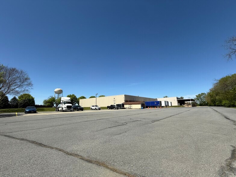 More Photos Of 14 McFadden Rd, Palmer Warehouse For Lease