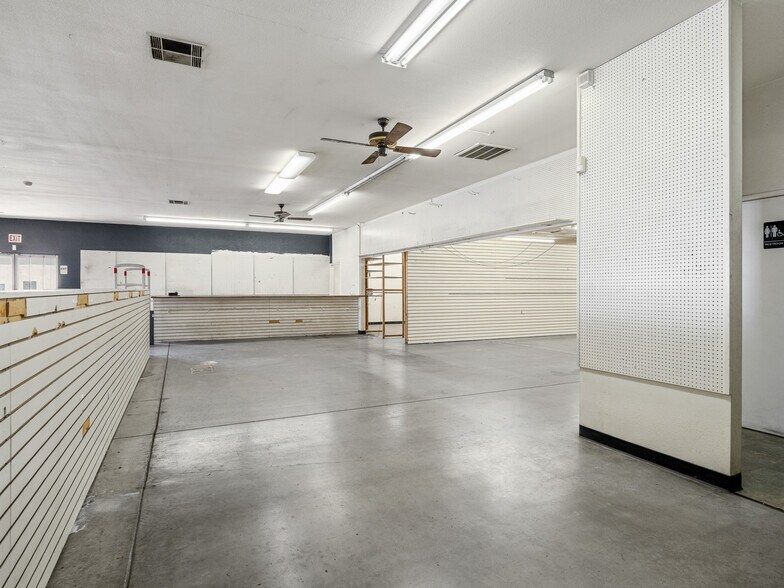 More Photos Of 13815 Park Ave, Victorville Warehouse For Lease