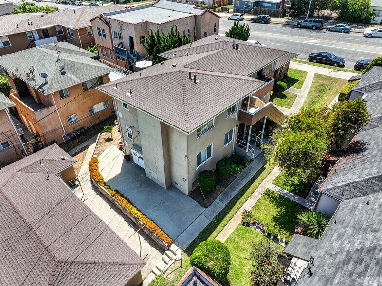 More Photos Of 6006 Overhill Dr, Los Angeles Apartments For Sale