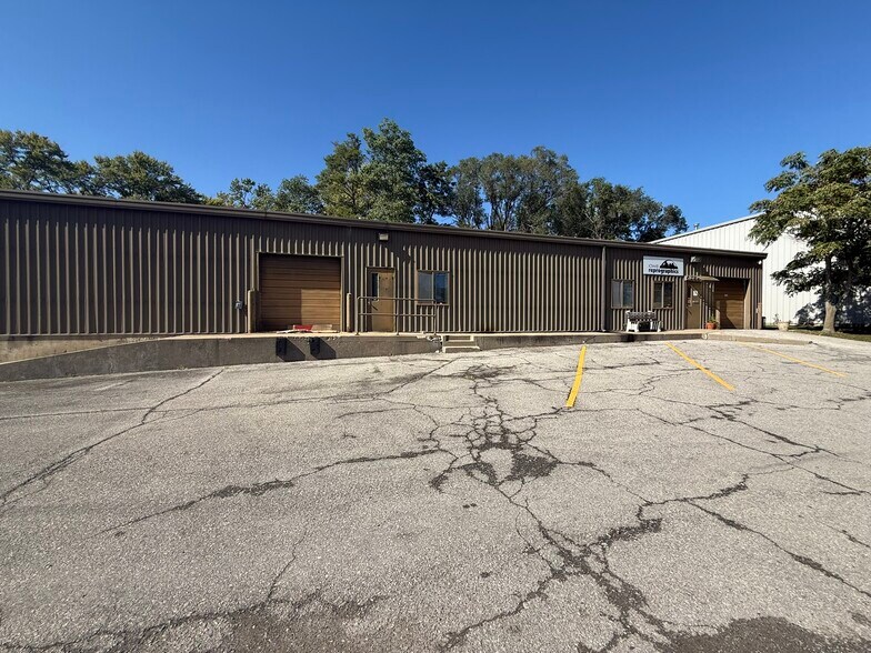 More Photos Of 11 College Ave, Des Moines Flex For Sale