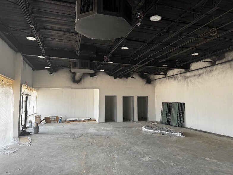 More Photos Of 6707 Canal St, Houston Storefront For Lease